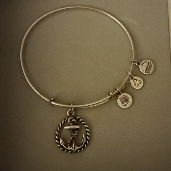 ALL JEWELRY 🥰 - Picture 3 of 9